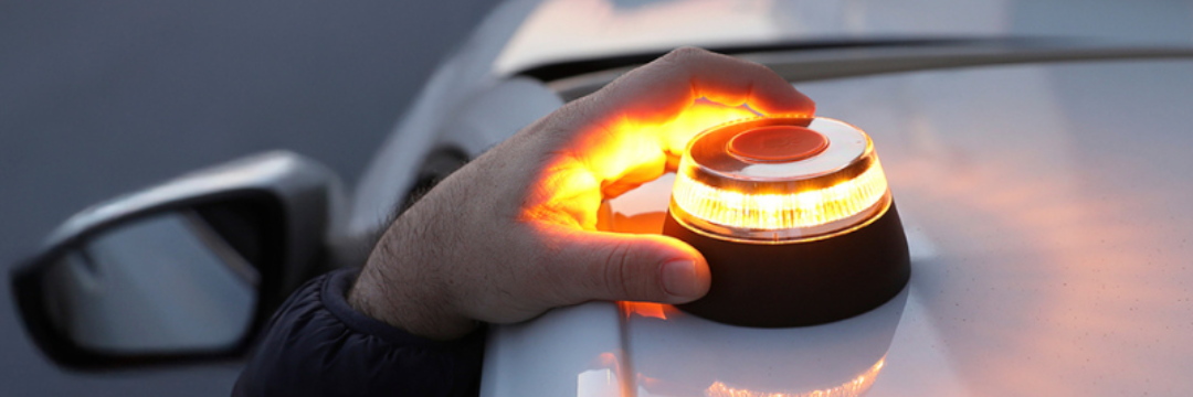 Baliza V16 homologada por la DGT: ¿Qué es y por qué será obligatoria en 2026?